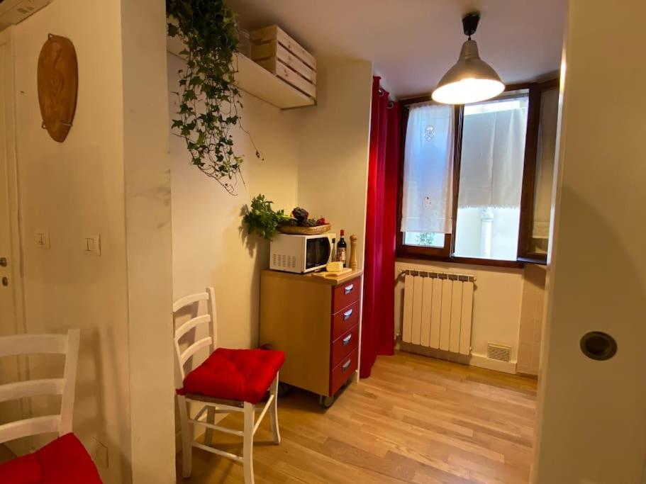 San Lorenzo Apartment In Red Firenze Eksteriør bilde
